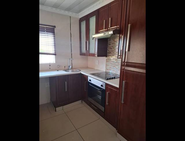 2 BEDROOM PROPERTY TO RENT IN MORELETAPARK